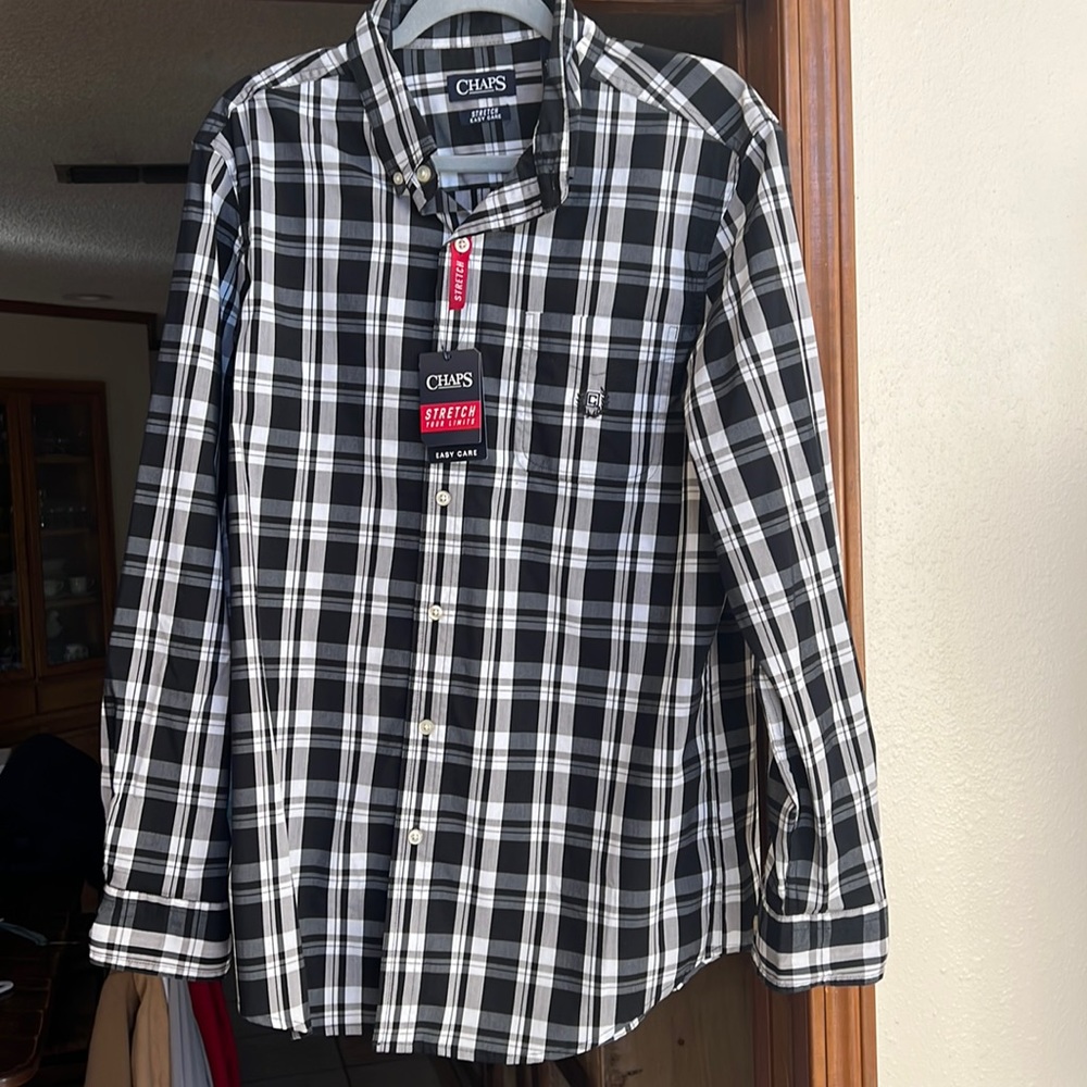 Men’s new black and white Chaps medium shirt